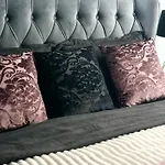 Glamour Style - 2 Bedrooms *