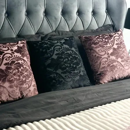 Glamour Style - 2 Bedrooms *