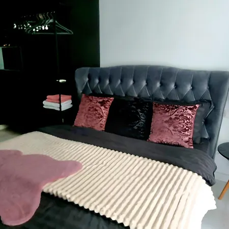 Glamour Style - 2 Bedrooms *