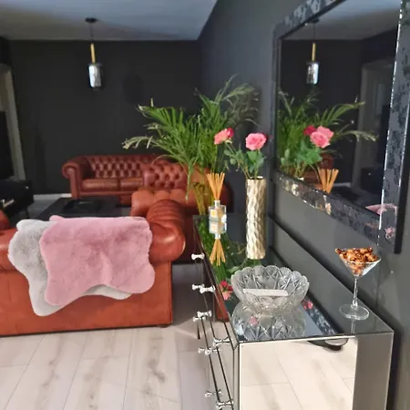 Glamour Boutique Napoca - 2 King Bedrooms - Free Parking