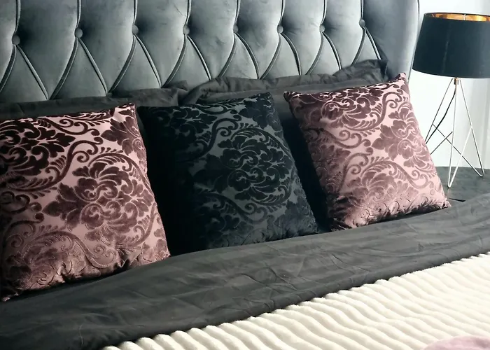 Glamour Boutique Napoca - 2 King Bedrooms - Free Parking *